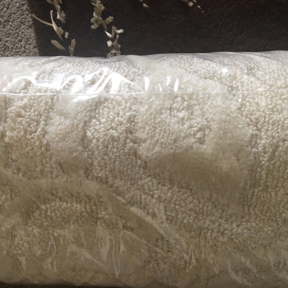 SOLD...Area Rug..,New with tags - Picture 3 of 5